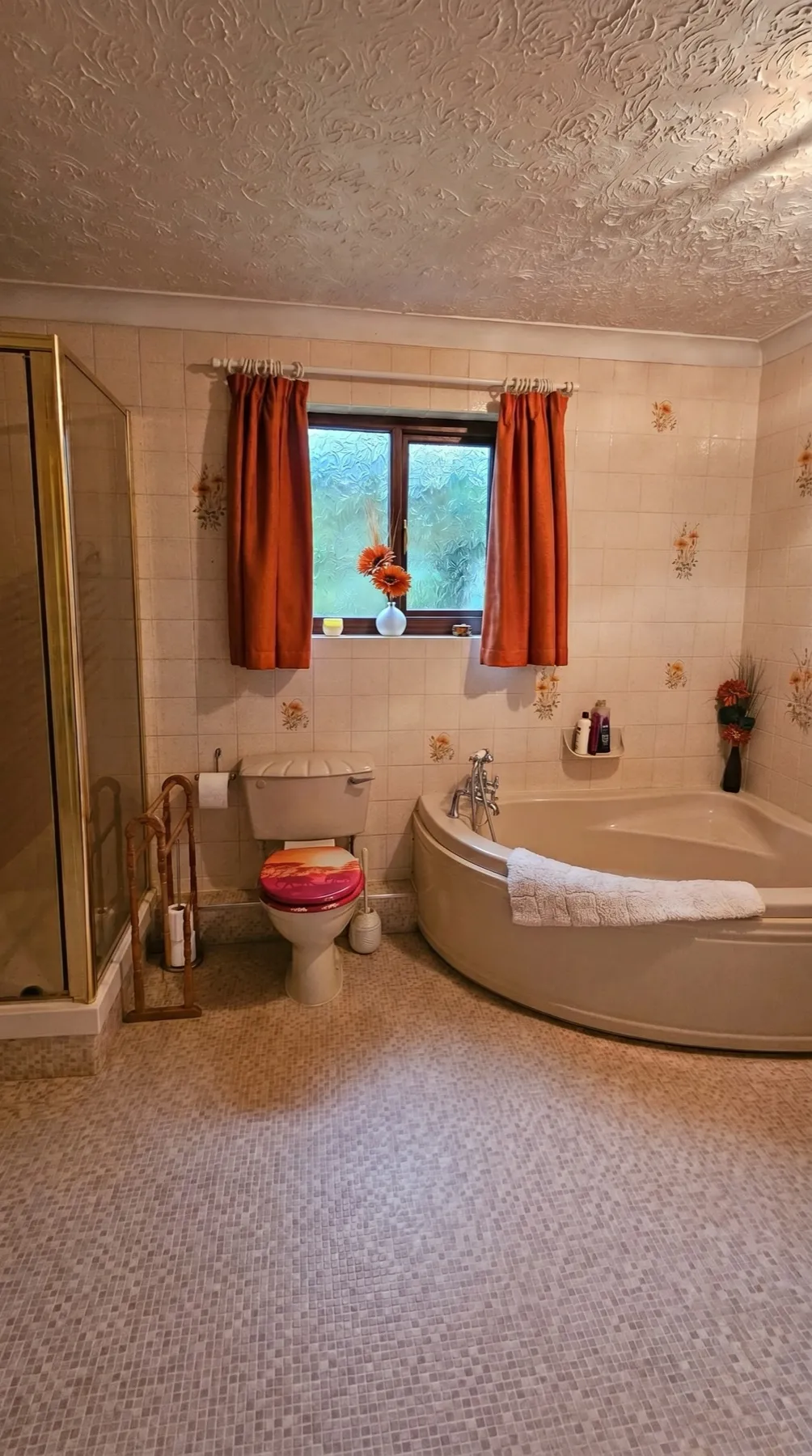 A dated bathroom in Norwich before renovation